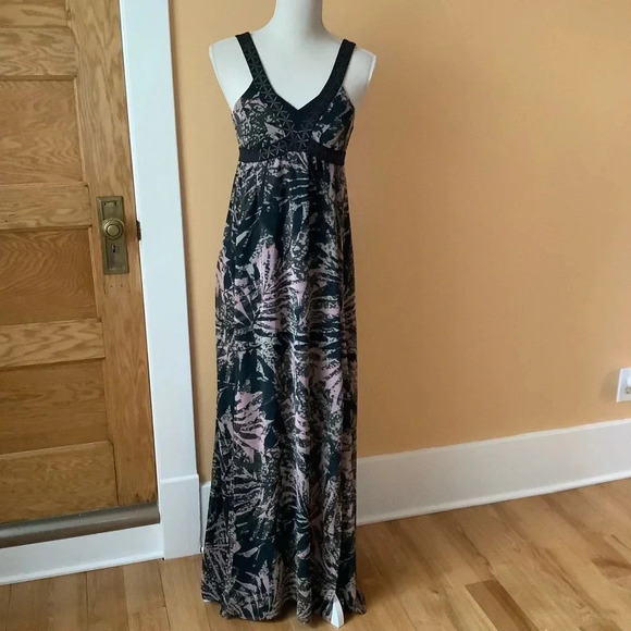 RW&CO Dark Floral Maxi Dress Size XS - Picture 3 of 16